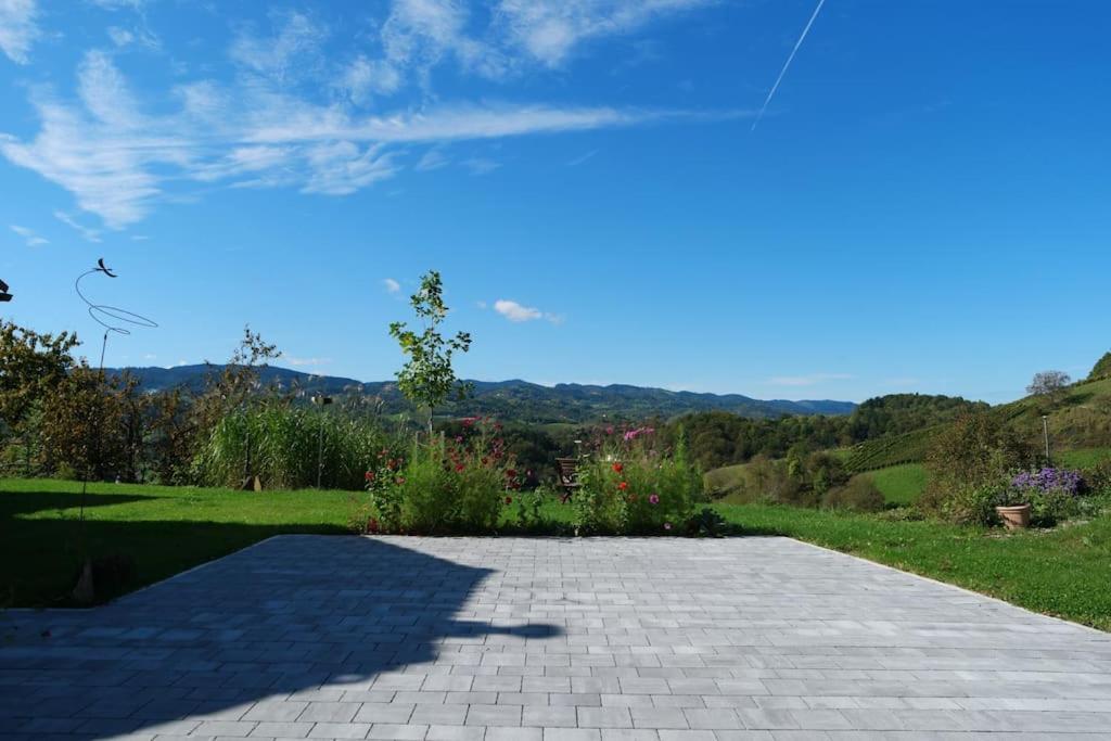 Wohlfuehlhaus Mit Grossem Garten Villa Zgornja Kungota Exteriör bild